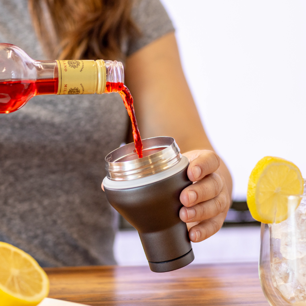 cocktail-shaker-lid-s2 Cocktail_Shaker_lifestyle_2_b714e13d-dd84-4844-956f-11cddc294041.png